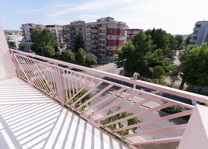 Crotone 5 Stelle Free Parking, Netflix, Wi-Fi
